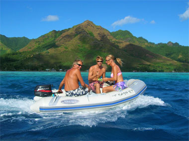 Seayanika on their way to the ray site on Moorea